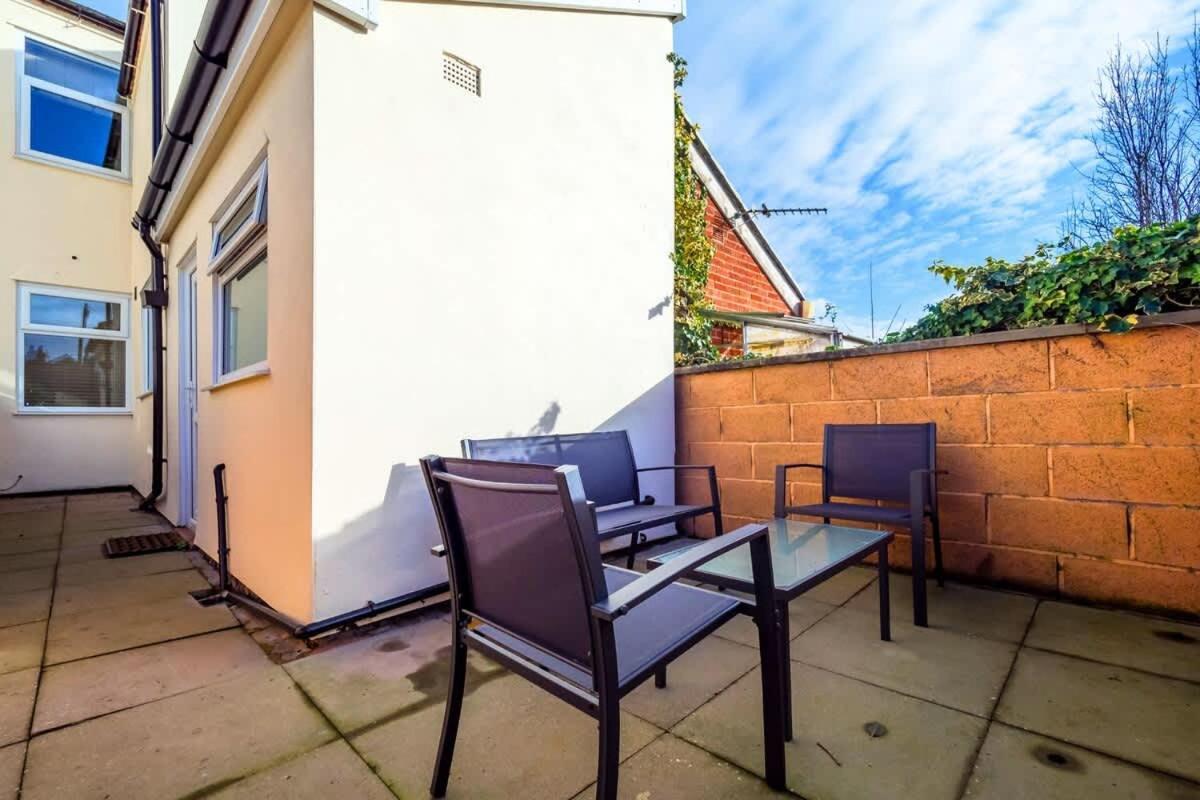 Penkhull House By Truestays - 4 Bedroom House In Stoke-On-Trent Exterior photo
